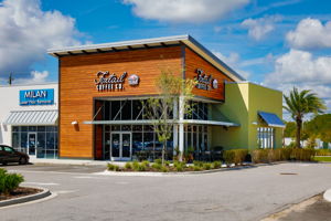 ... as well as a full range of restaurants ...