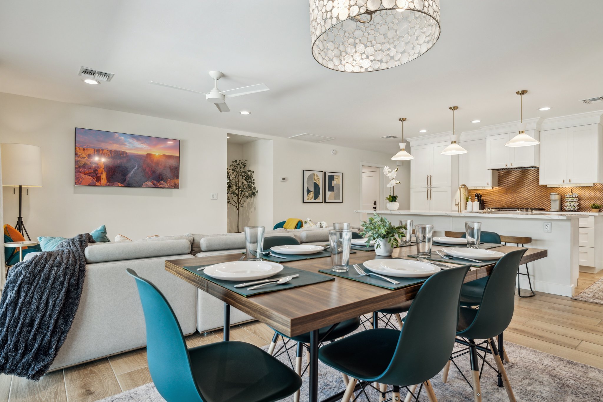 8626 E Clarendon Ave - 006.jpg