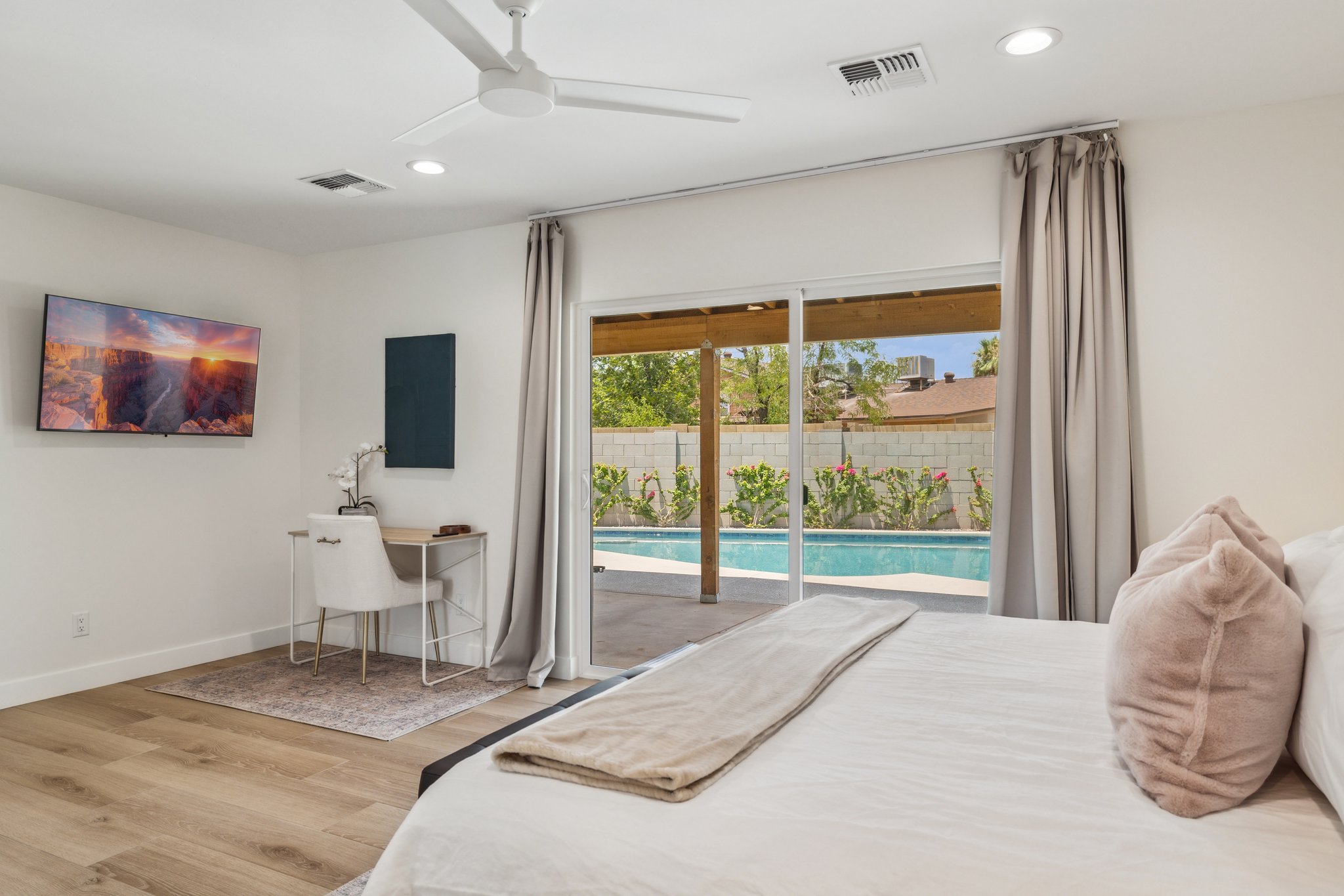 8626 E Clarendon Ave - 020.jpg