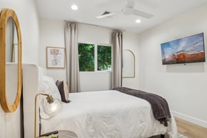 8626 E Clarendon Ave - 027.jpg