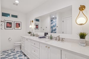 8626 E Clarendon Ave - 031.jpg