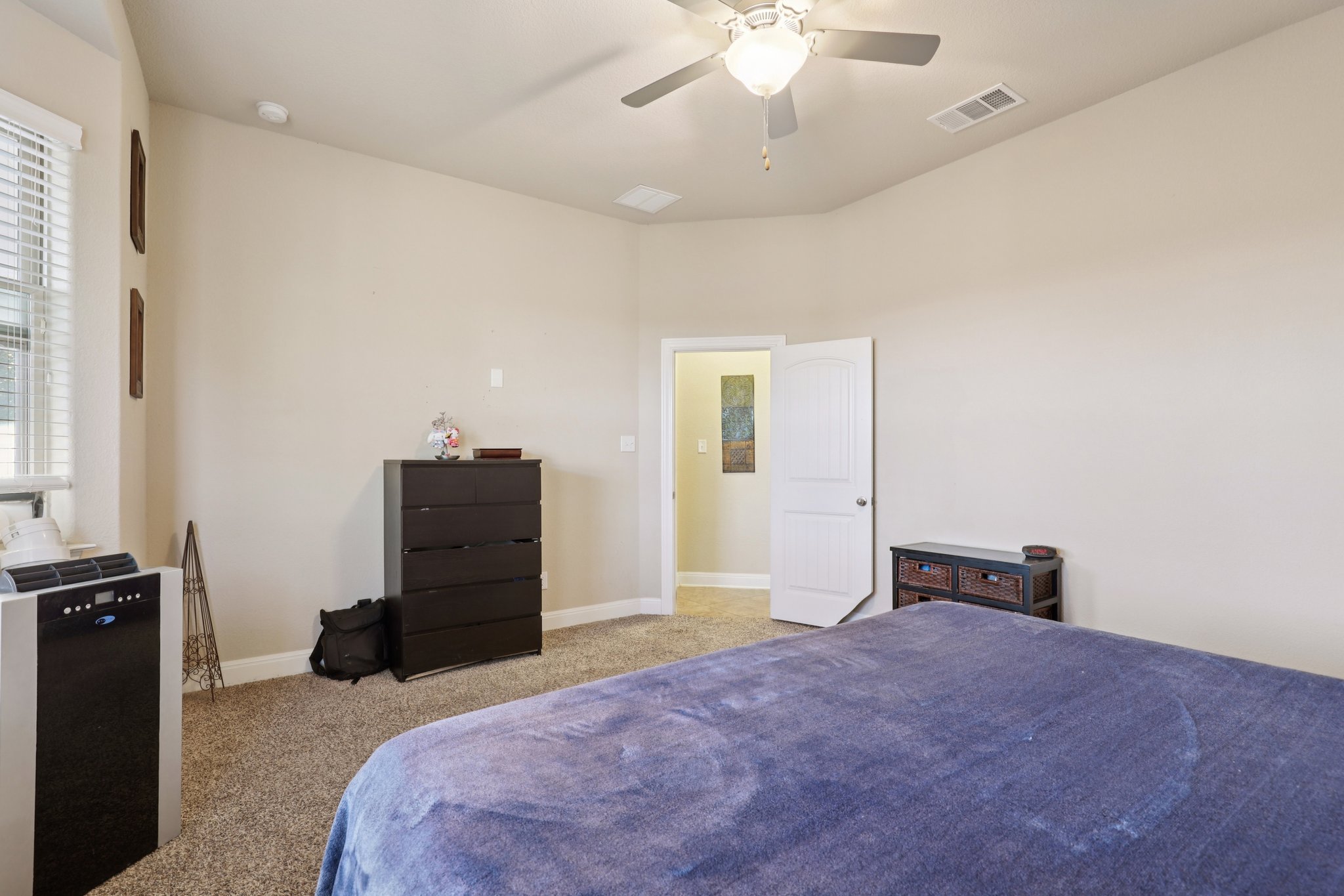 Laheema Hbr-L1212-037.jpg