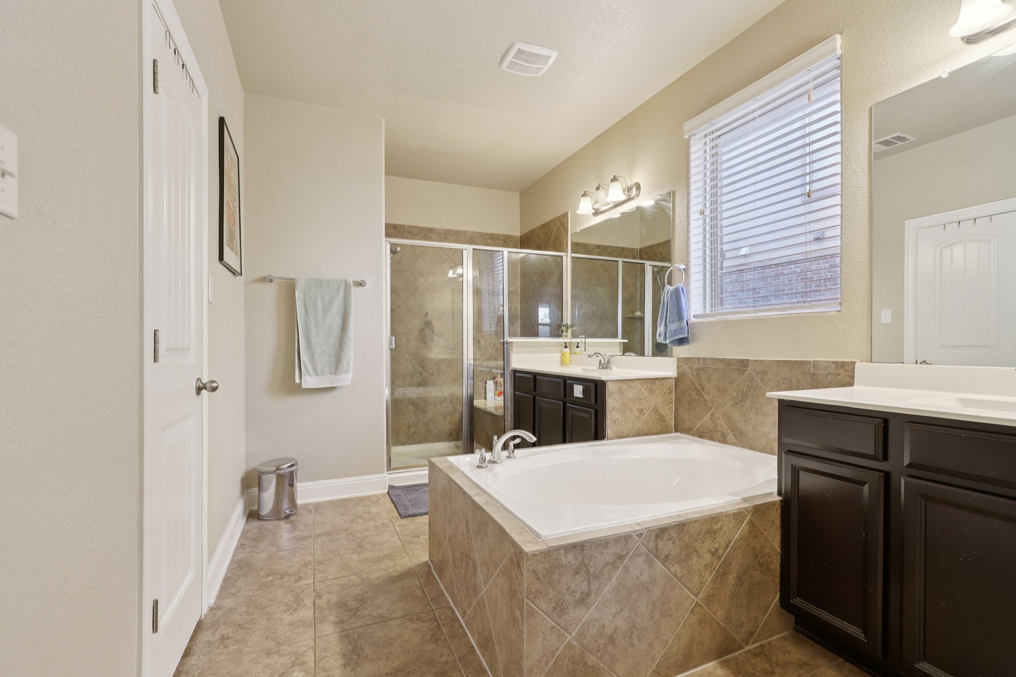 Laheema Hbr-L1212-038.jpg