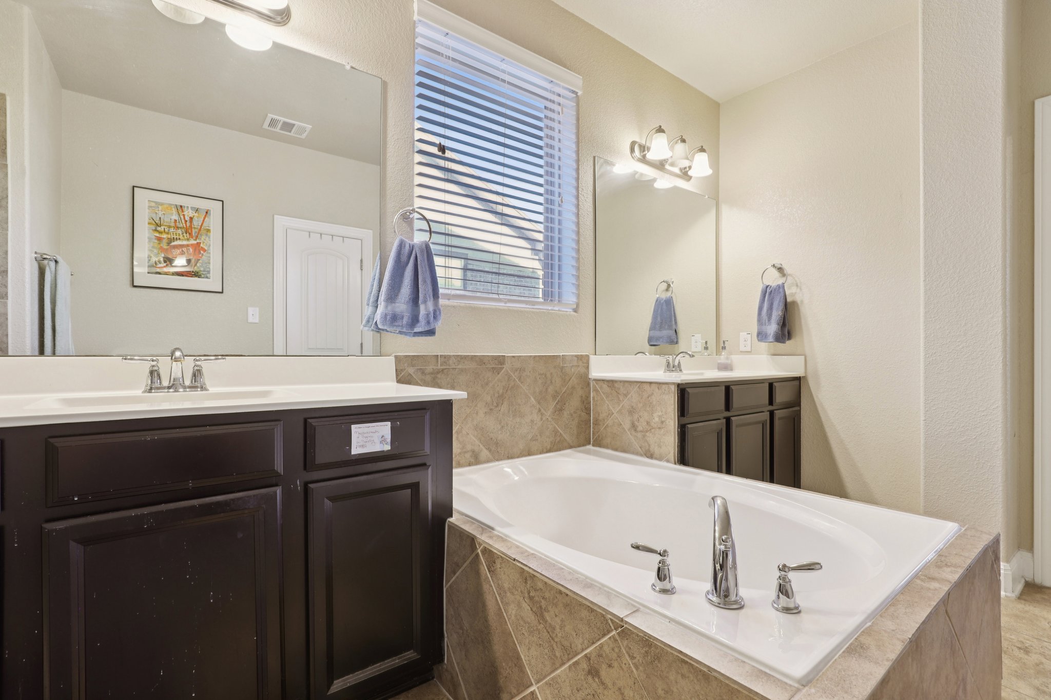 Laheema Hbr-L1212-039.jpg