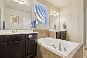 Laheema Hbr-L1212-039.jpg