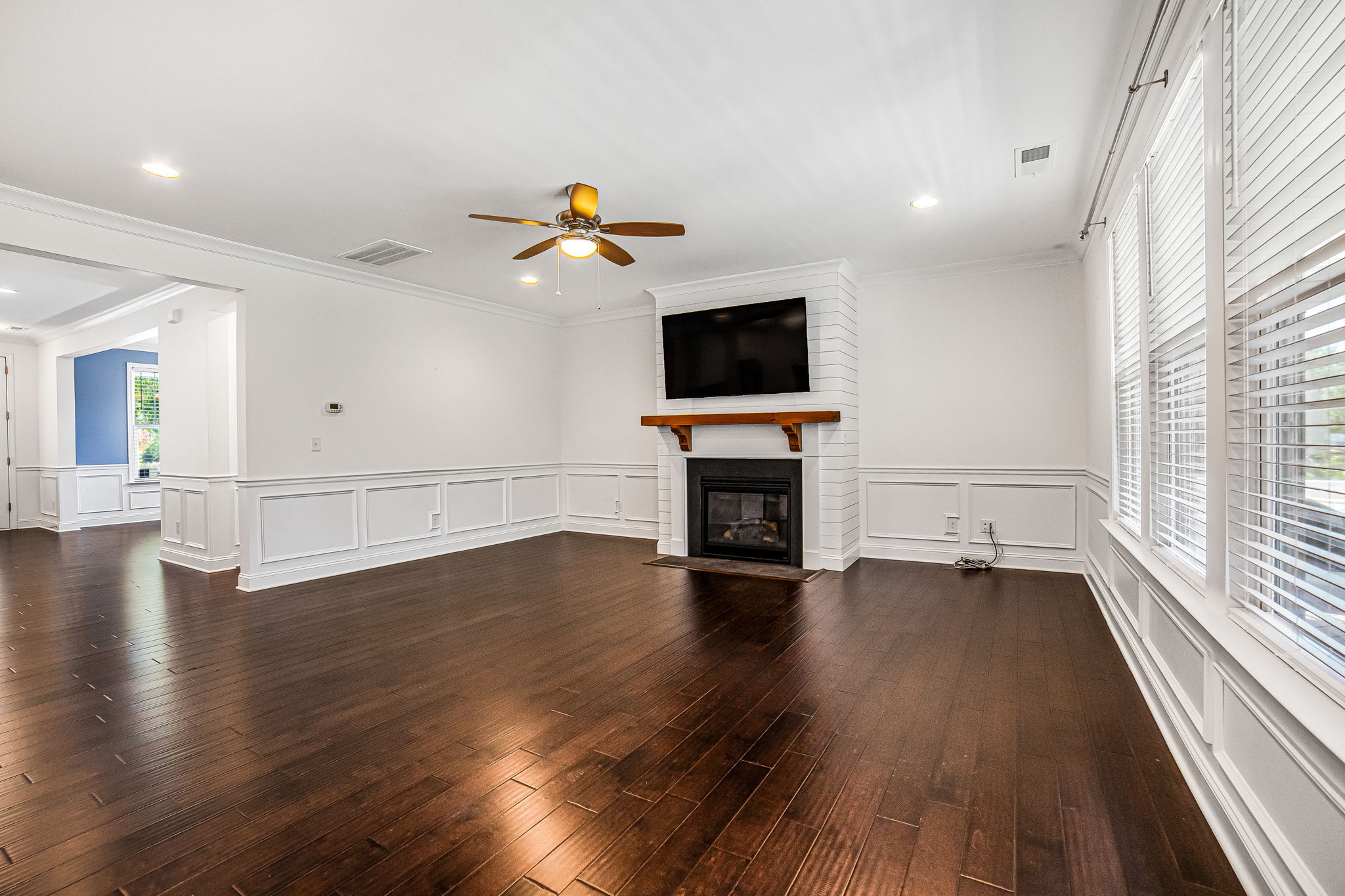 25-web-or-mls-8628-shadetree-st