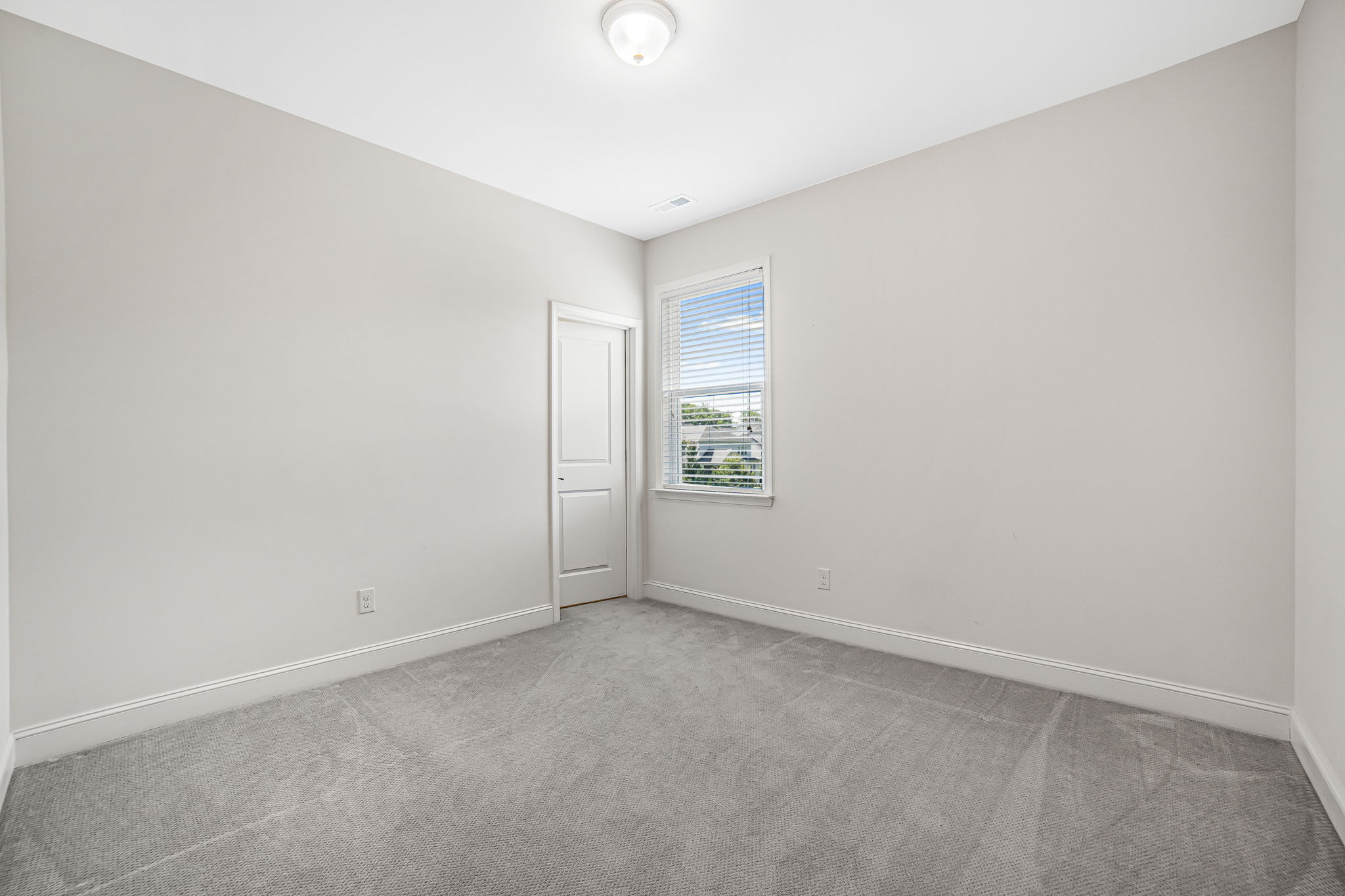 70-web-or-mls-8628-shadetree-st