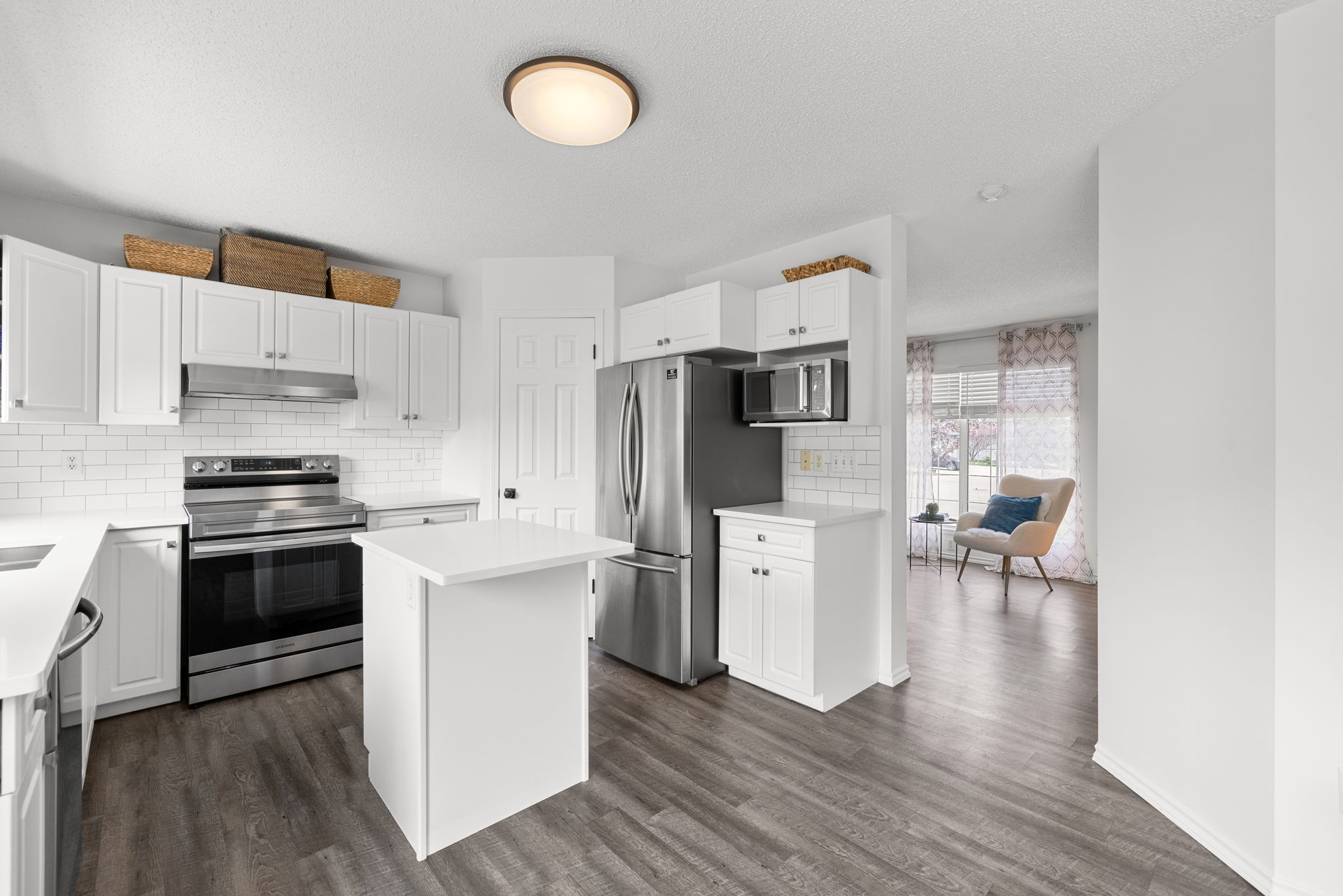 8628 Thurston Cres - 08. Kitchen