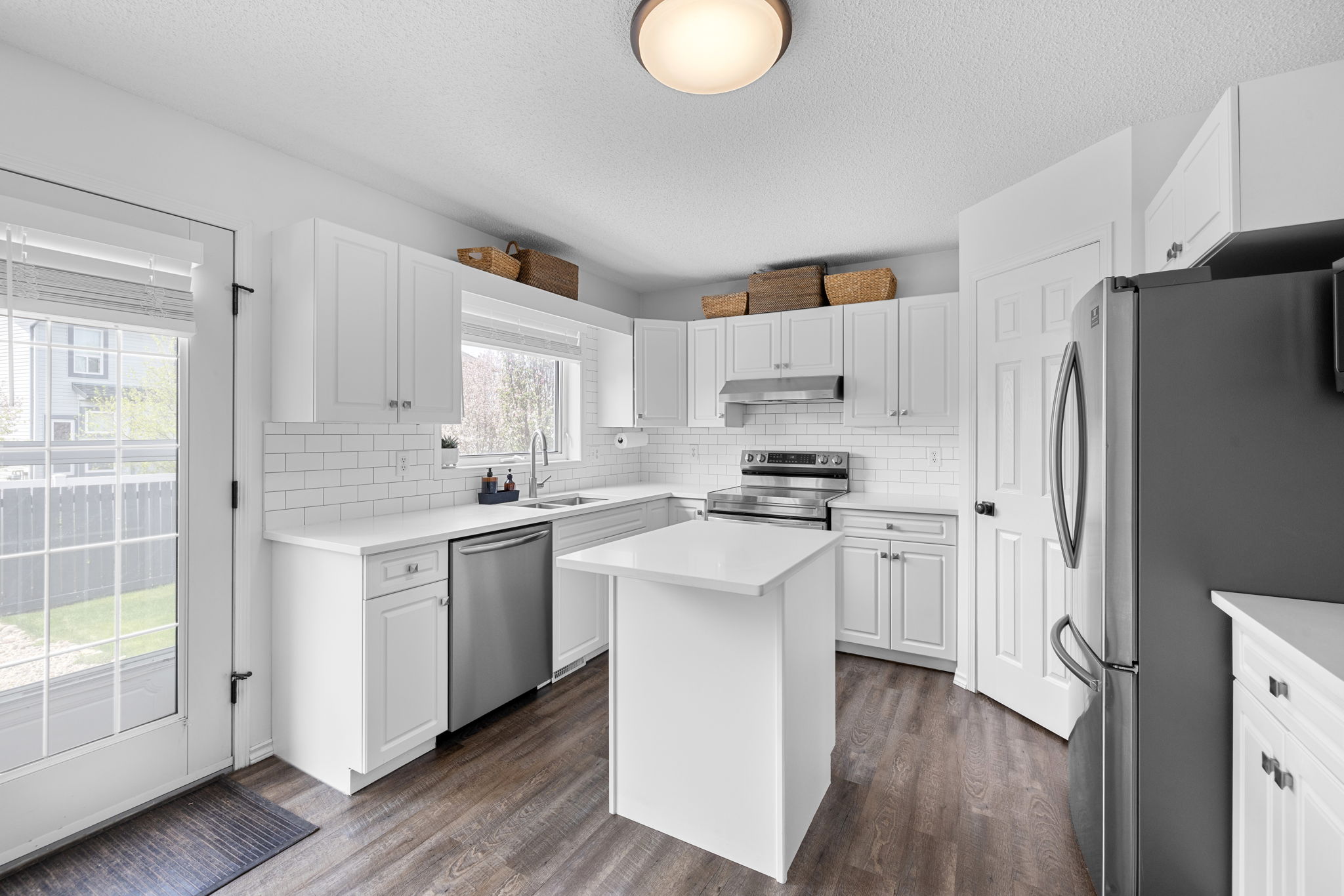 8628 Thurston Cres - 06. Kitchen