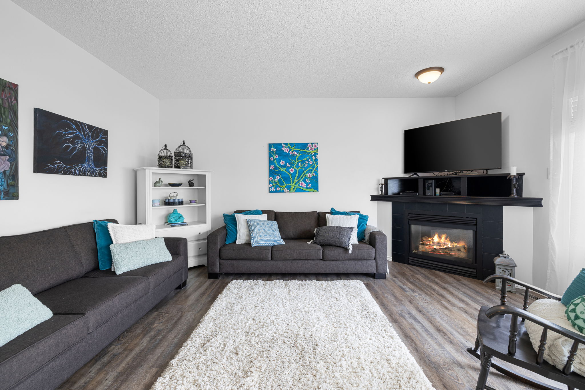 8628 Thurston Cres - 14. Living Room