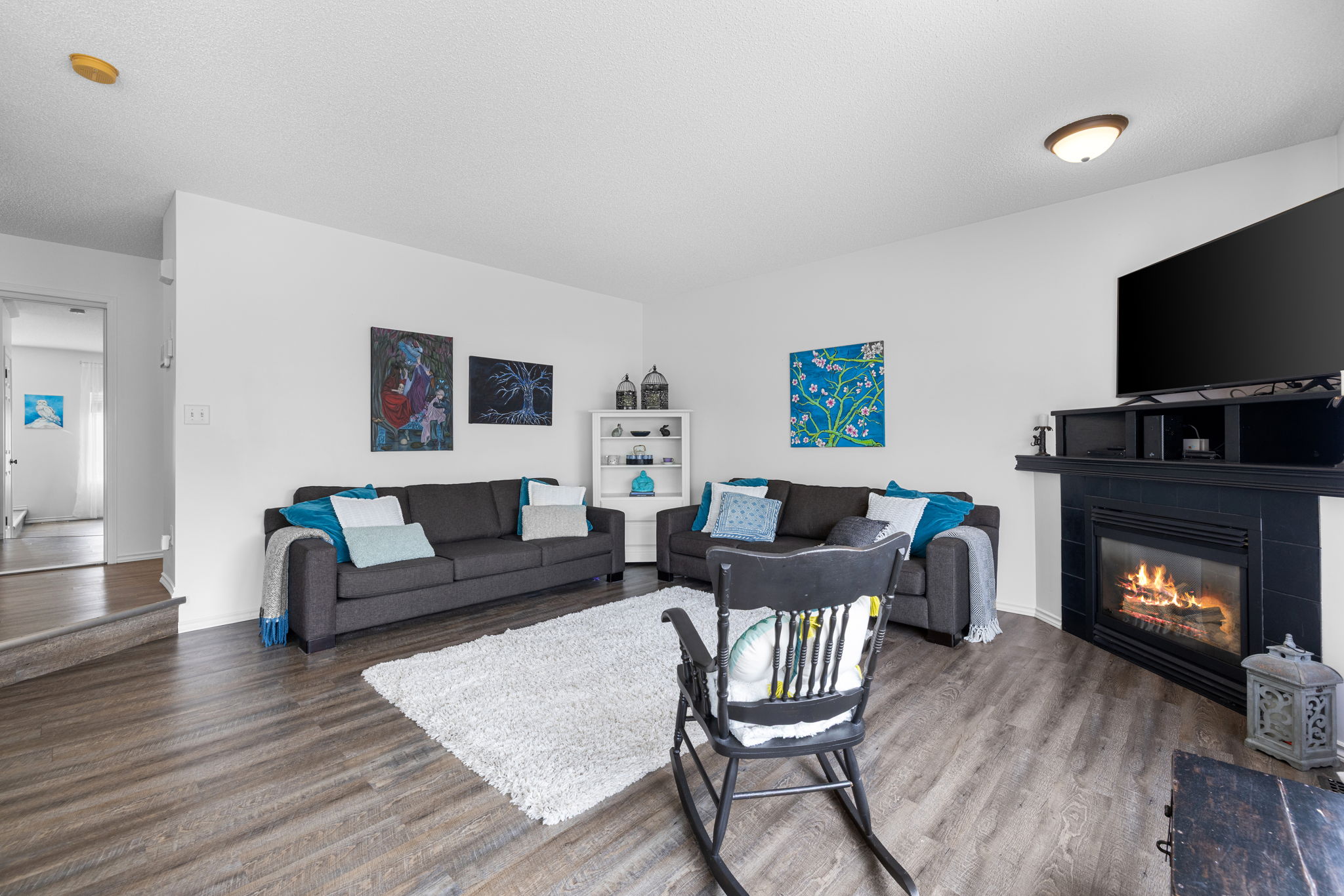 8628 Thurston Cres - 12. Living Room