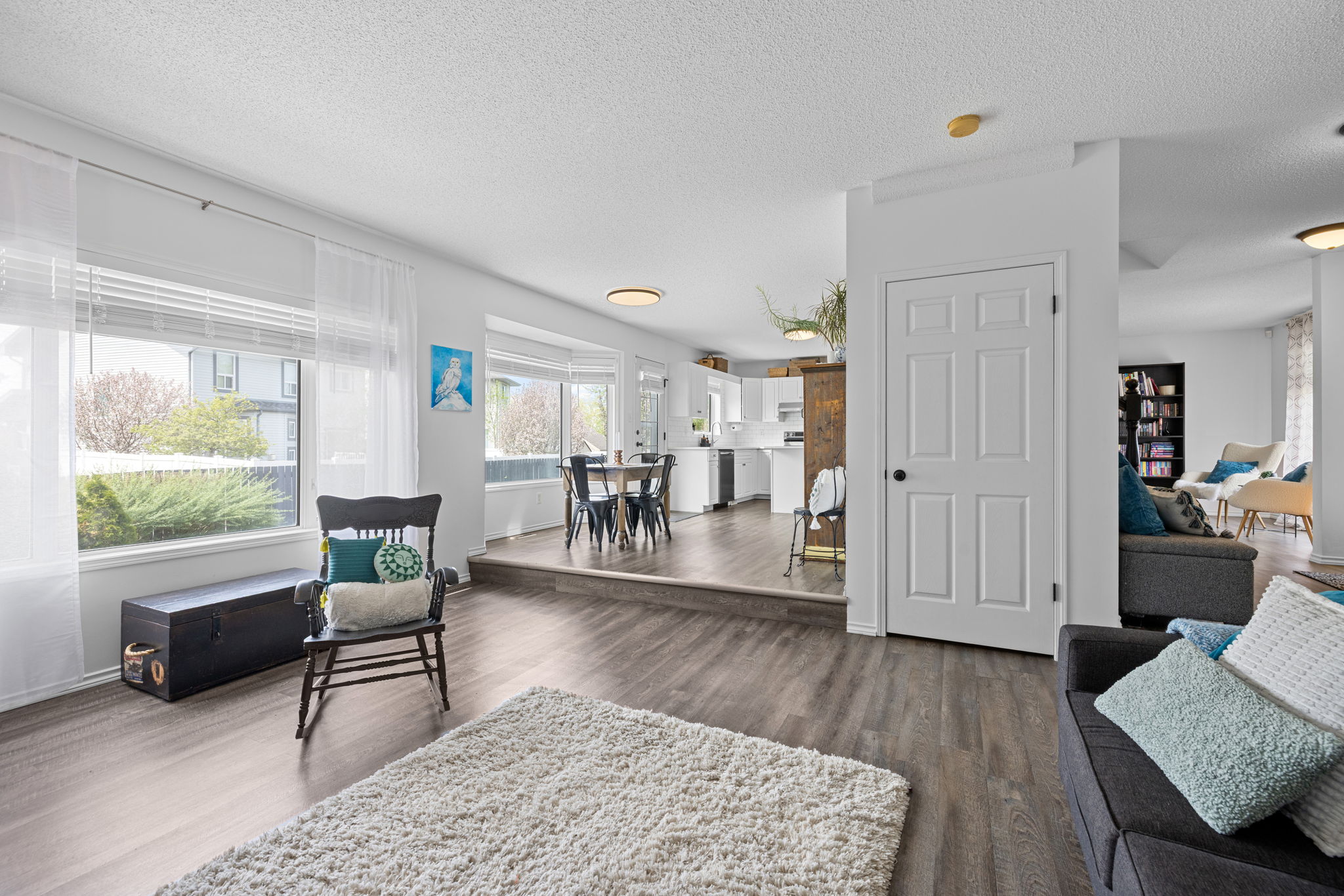 8628 Thurston Cres - 13. Living Room