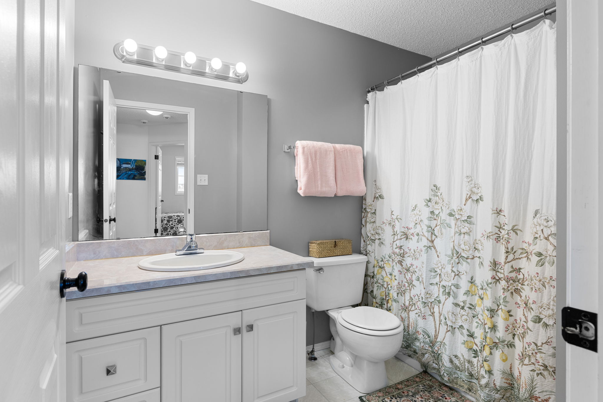 8628 Thurston Cres - 22. Main Bathroom