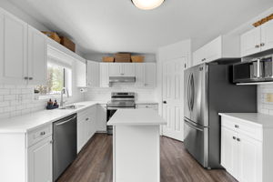 8628 Thurston Cres - 07. Kitchen
