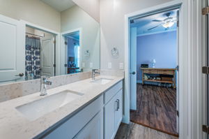 Jack n Jill Bathroom2c