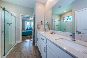 Master Bathroom1c
