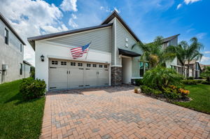 Front Exterior4-3