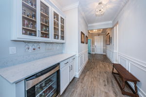 Foyer-Butlers Pantry1