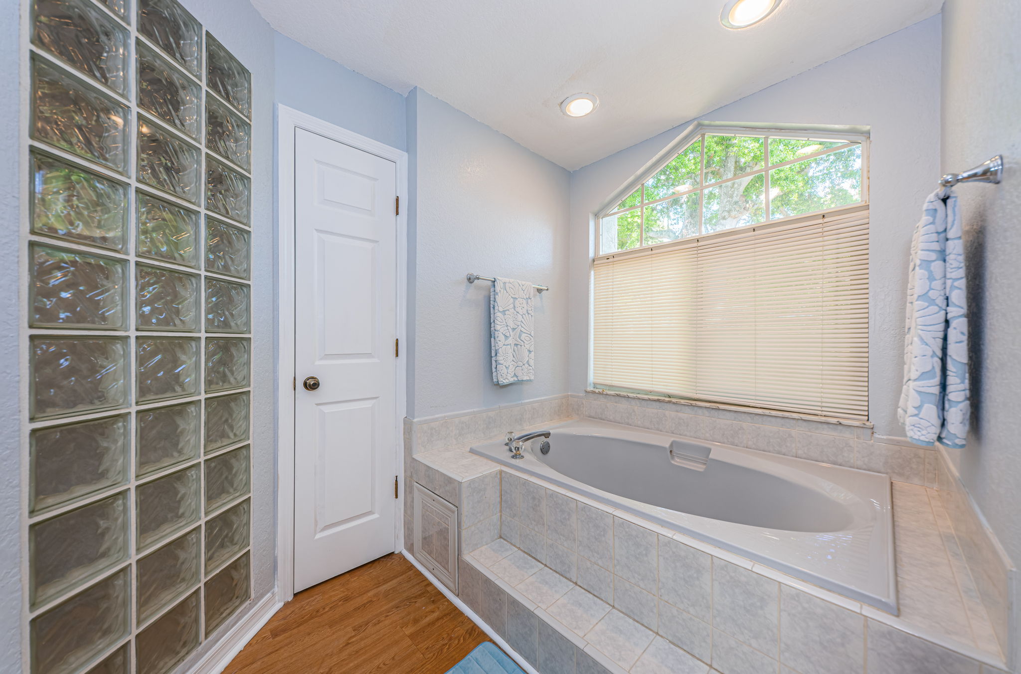 Master Bathroom1b-2