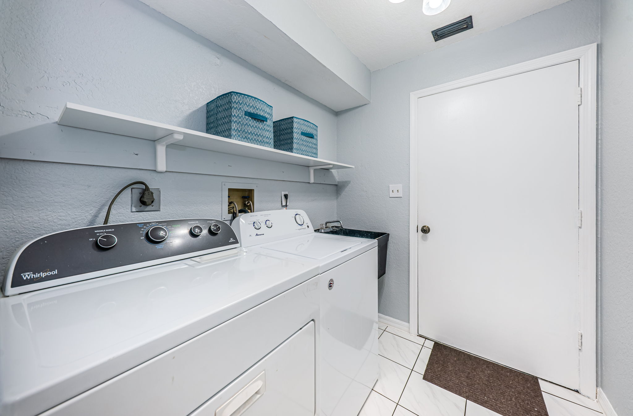 Laundry Room-2