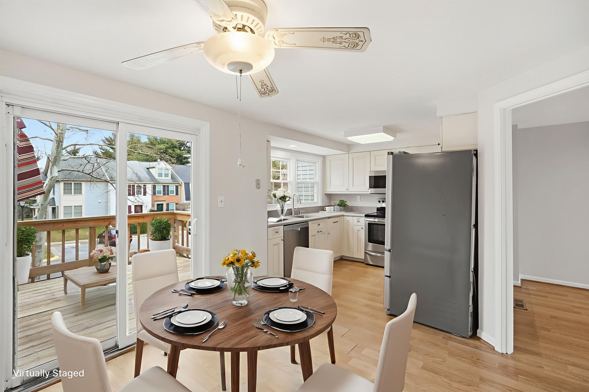 Breakfast Area with Access to Rear Deck