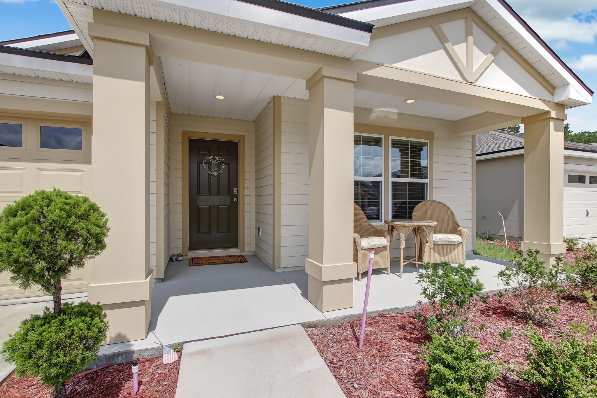 Front Porch/Entrance