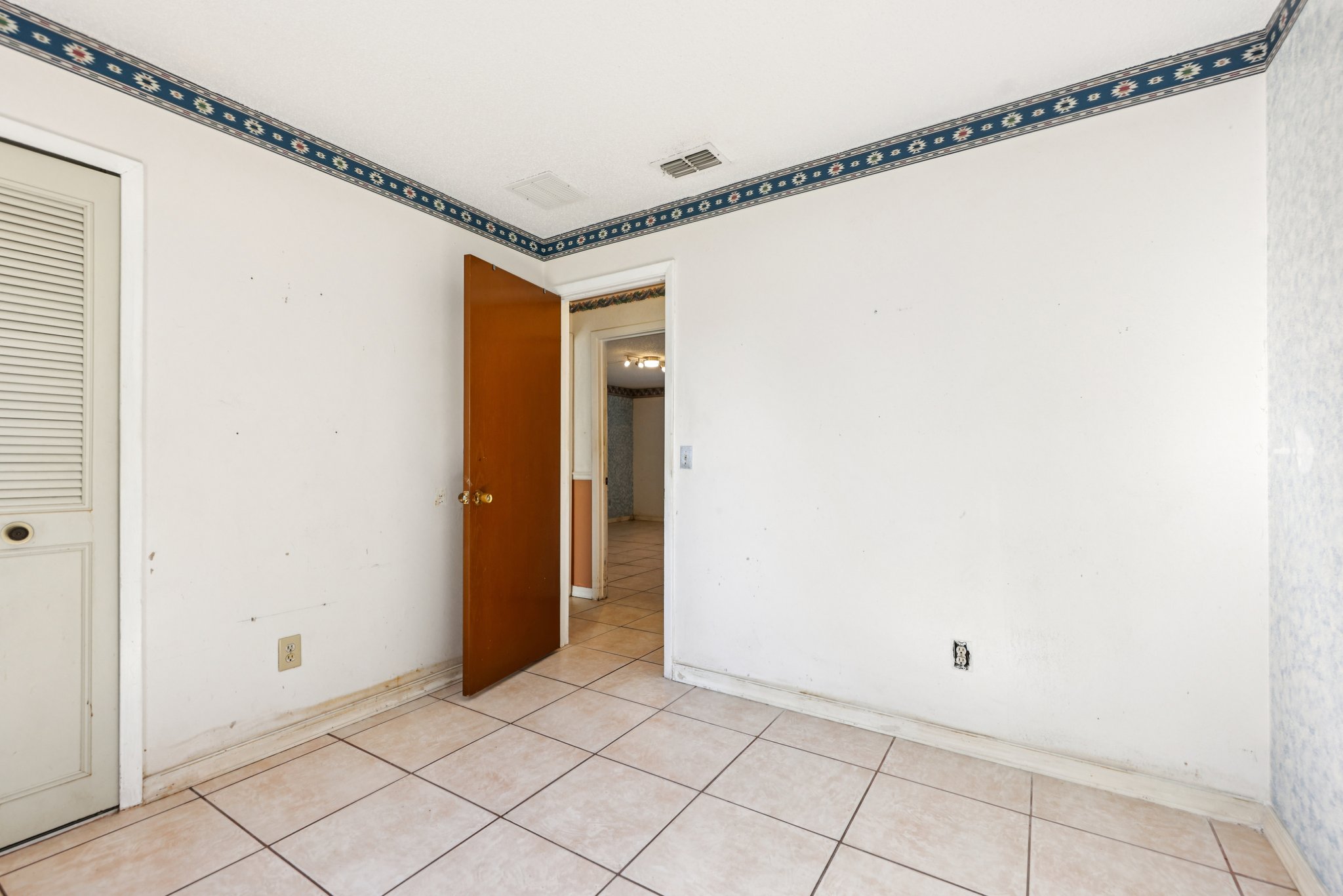 McKenny Ave-S2111-020.jpg