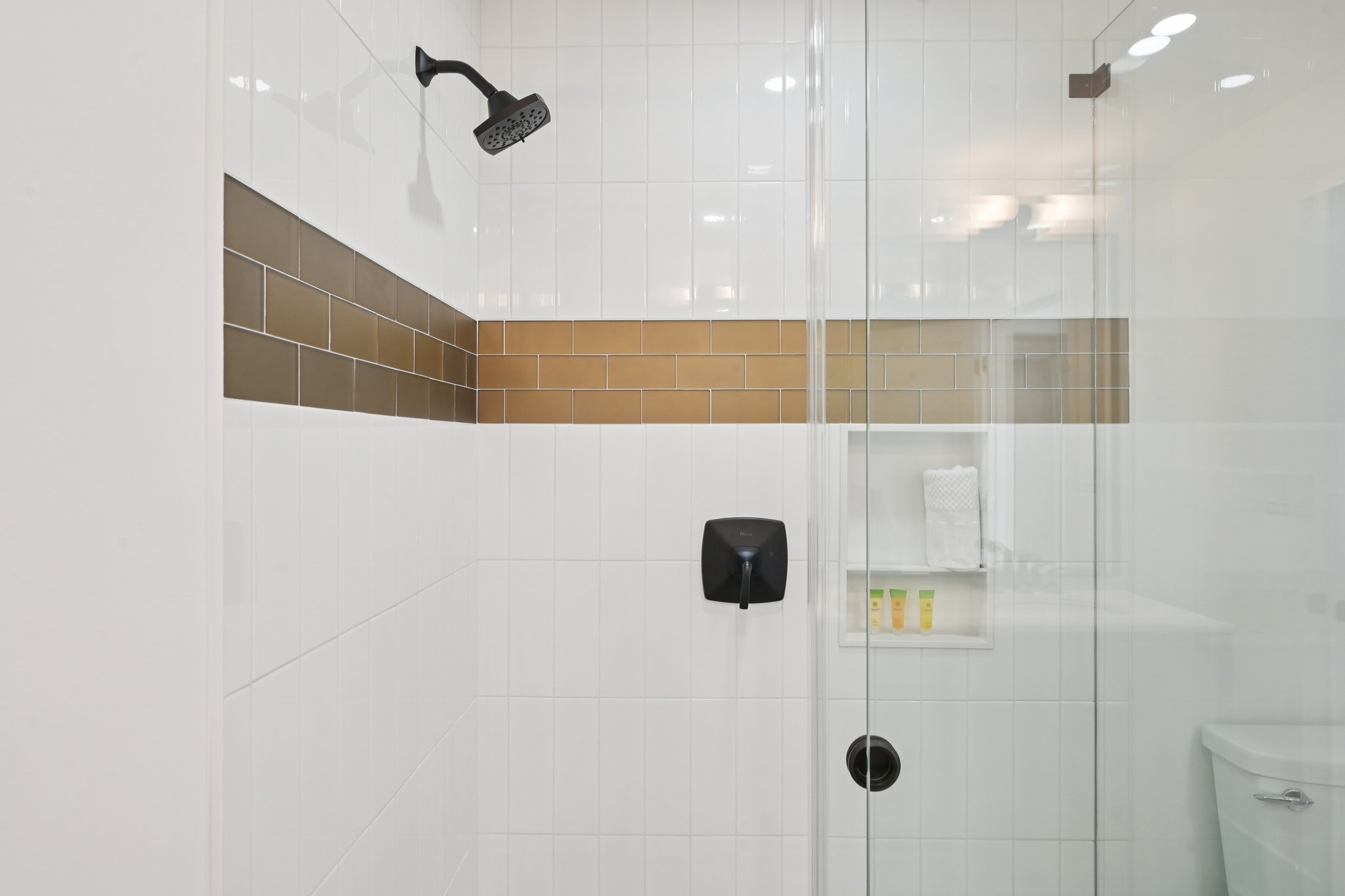 N Shore Dr-L1302-018.jpg