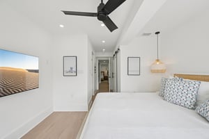 N Shore Dr-L1302-025.jpg