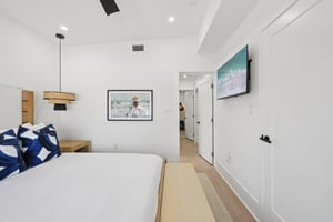 N Shore Dr-L1302-031.jpg