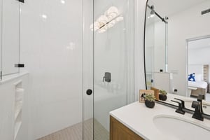 N Shore Dr-L1302-034.jpg