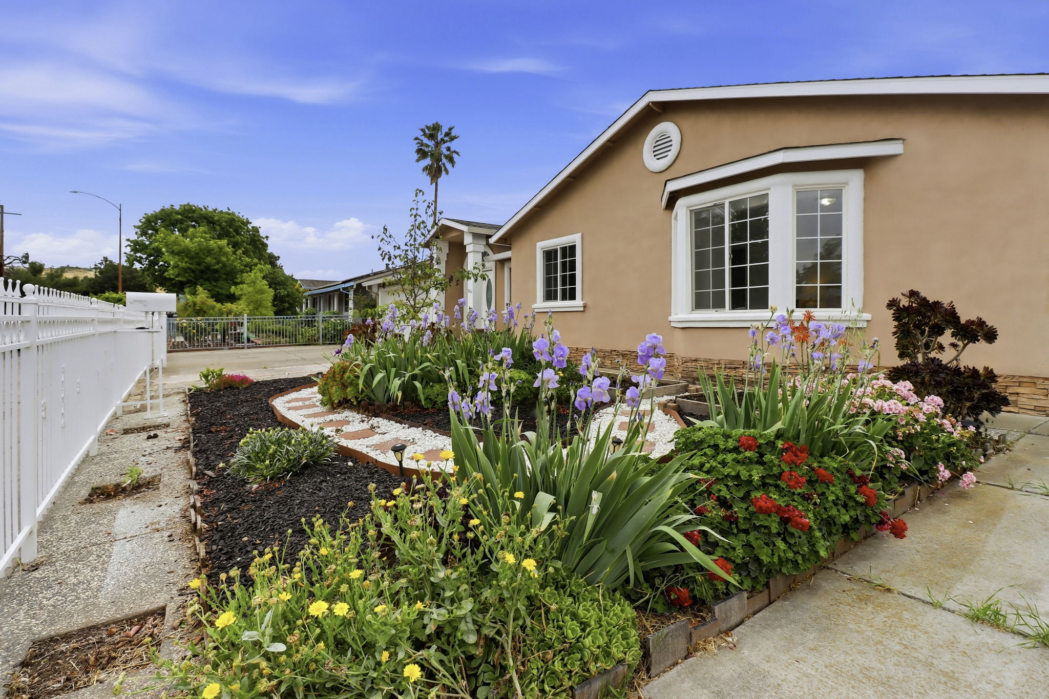 005_F8_866 Sylvandale Ave