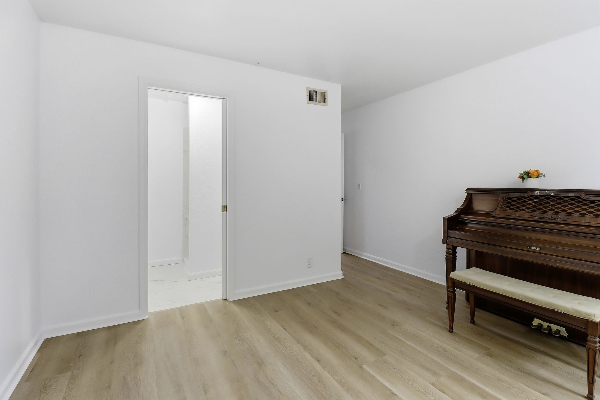 021_F8_866 Sylvandale Ave