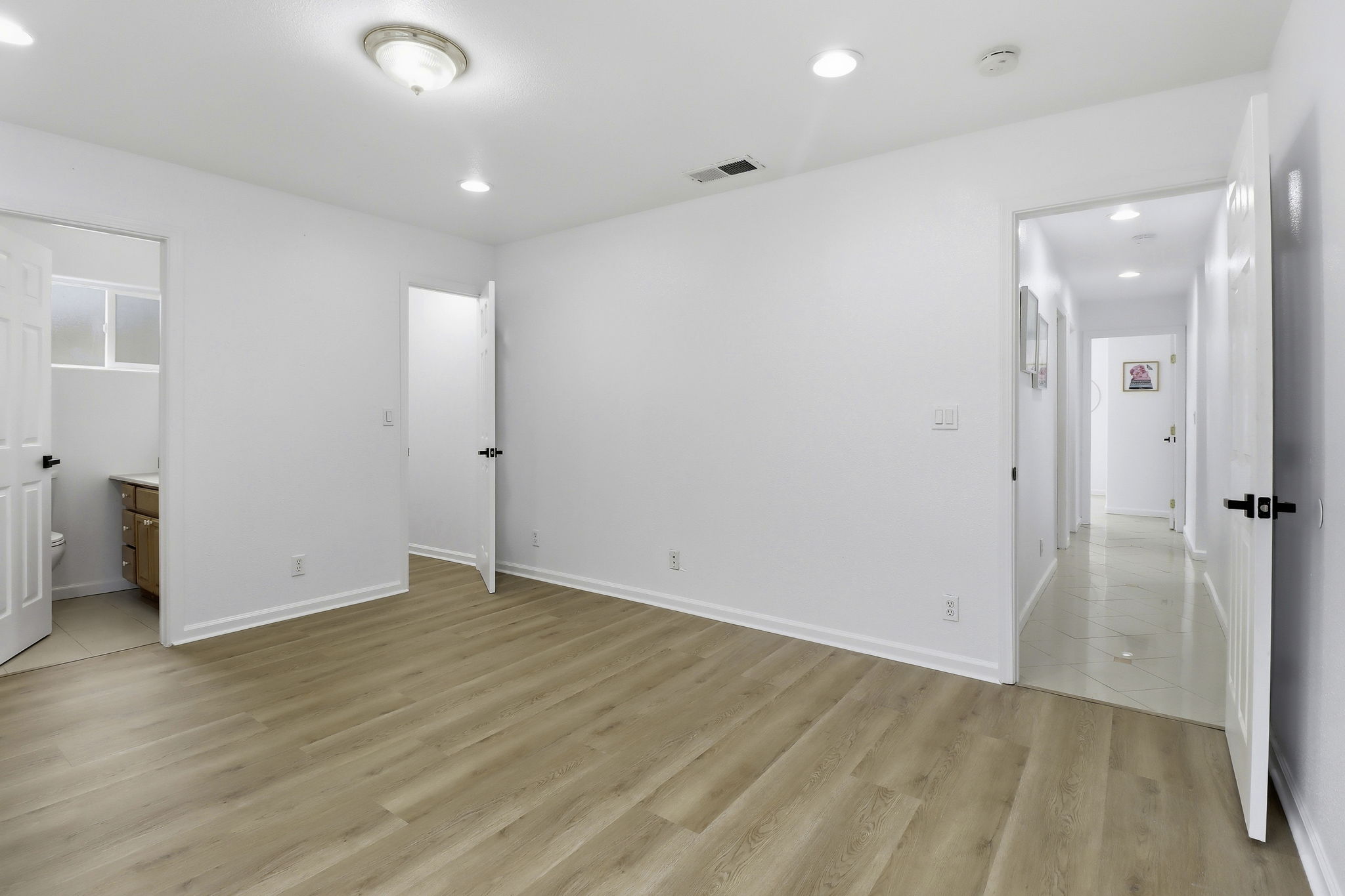 030_F8_866 Sylvandale Ave