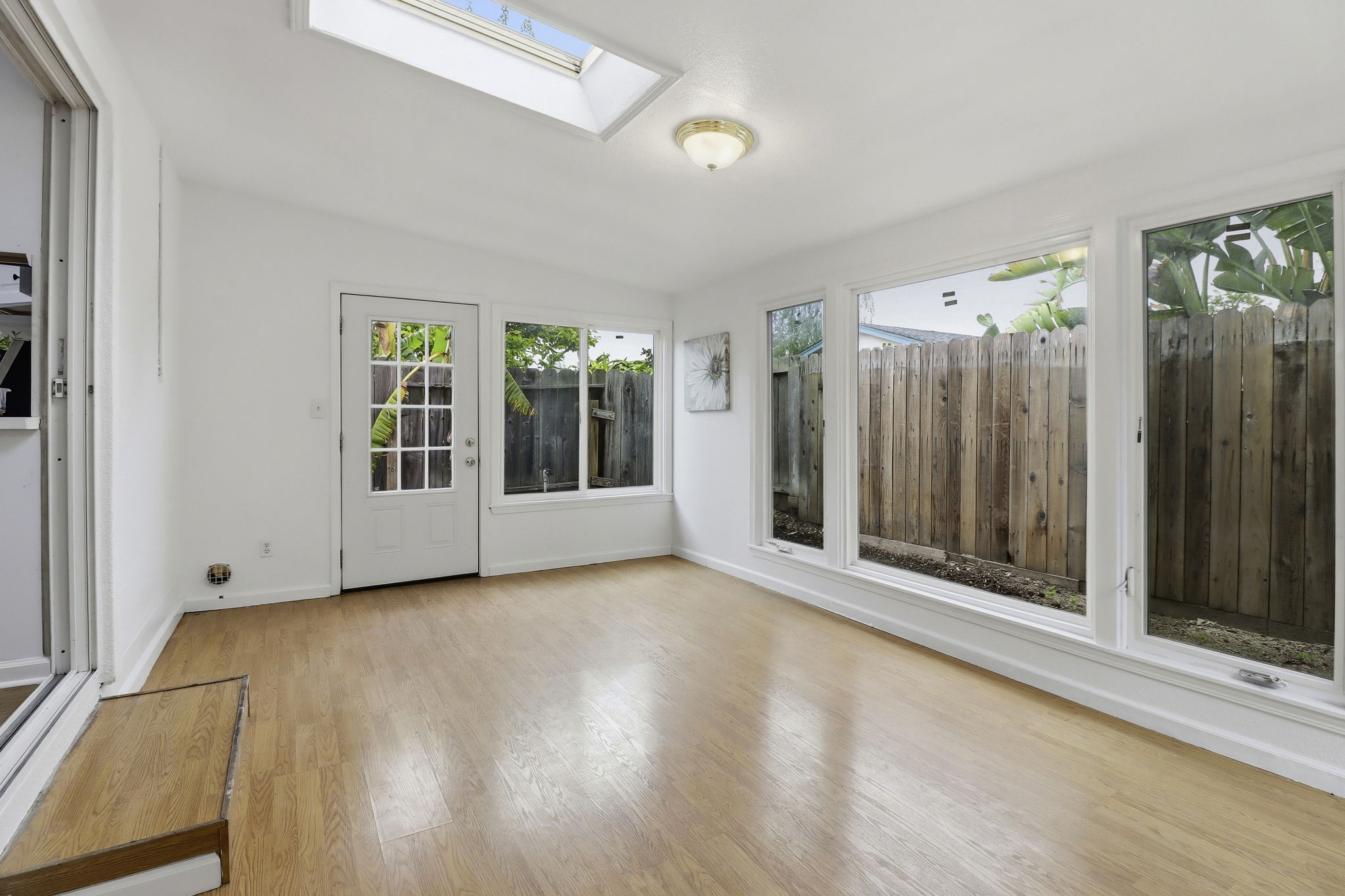 037_F8_866 Sylvandale Ave