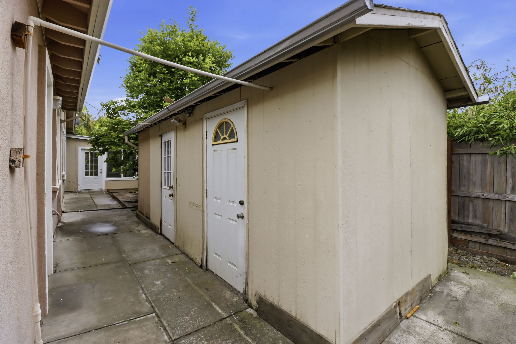 039_F8_866 Sylvandale Ave