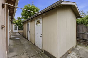 039_F8_866 Sylvandale Ave