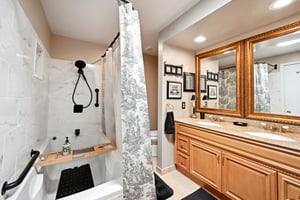 Upstairs bathroom with large soaking tub!