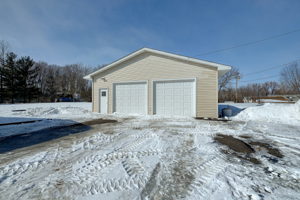 Detached garage