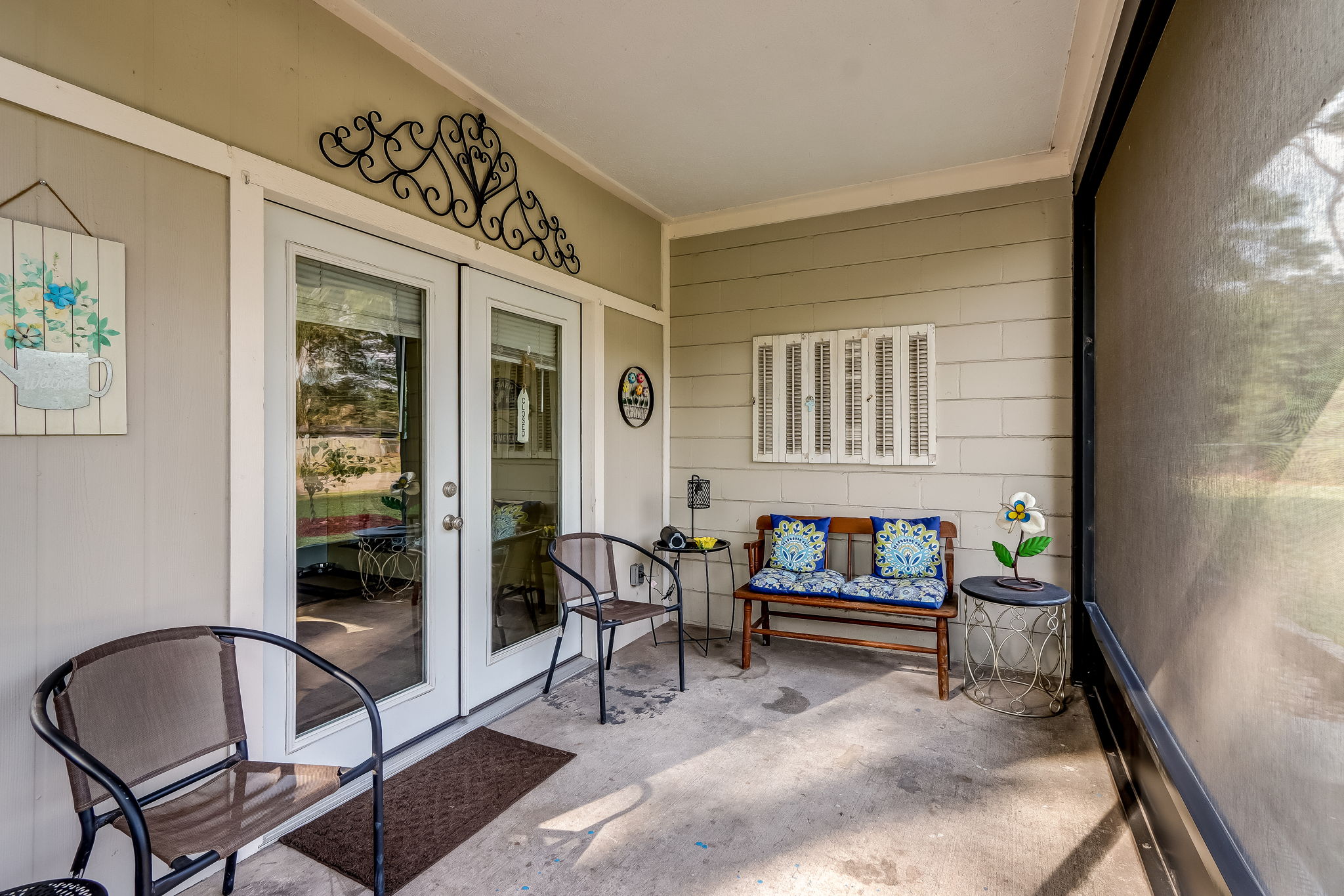 Screened-in Porch