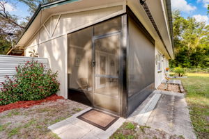 Screened-in Porch