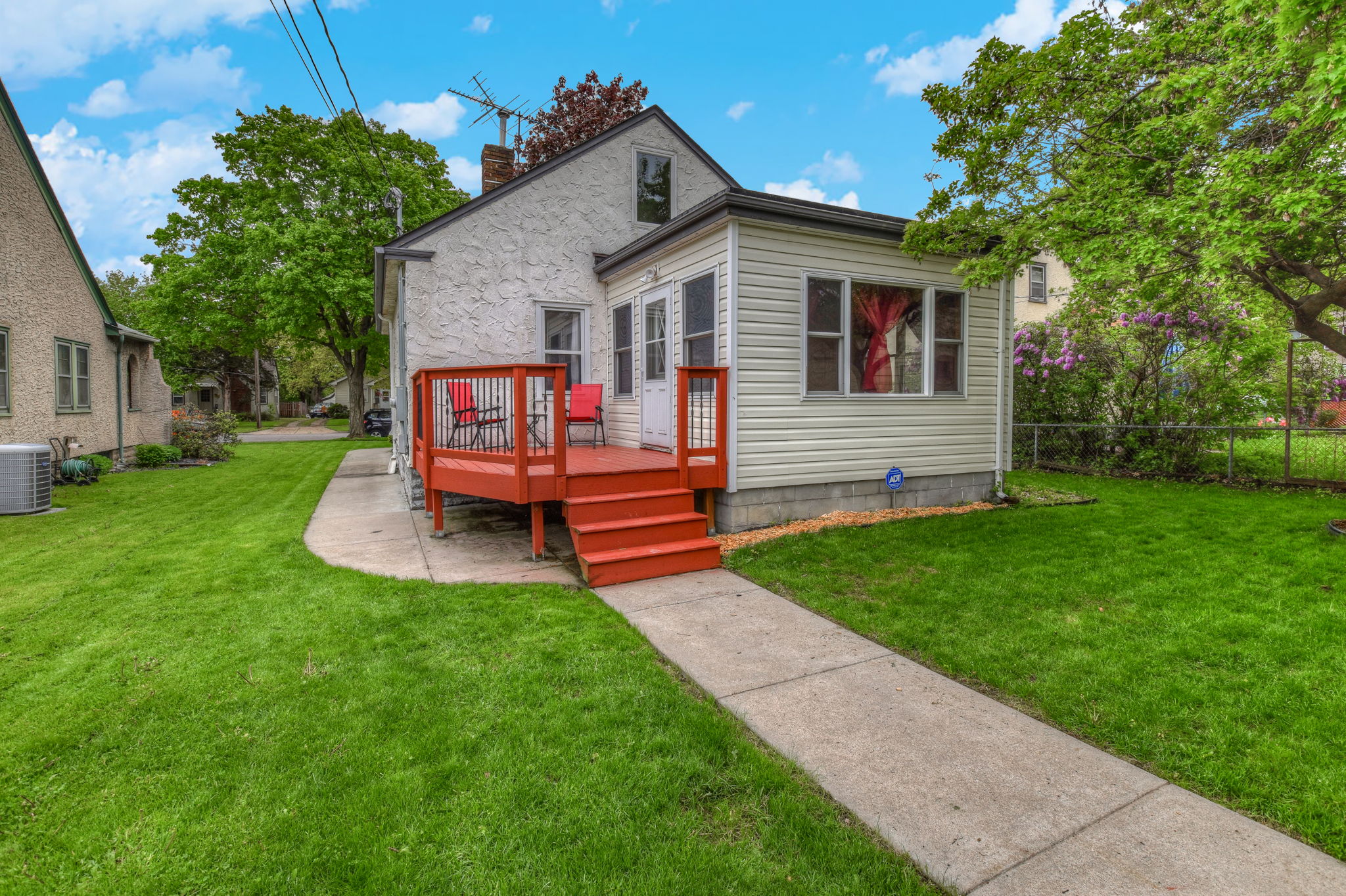  869 Hall Ave, Saint Paul, MN 55107, US Photo 4