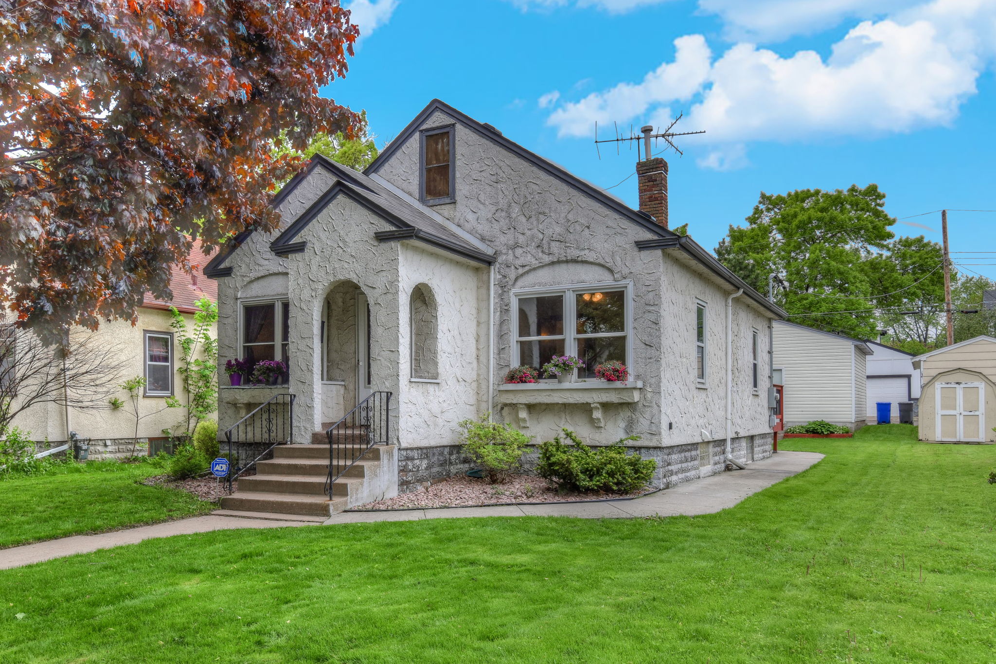  869 Hall Ave, Saint Paul, MN 55107, US