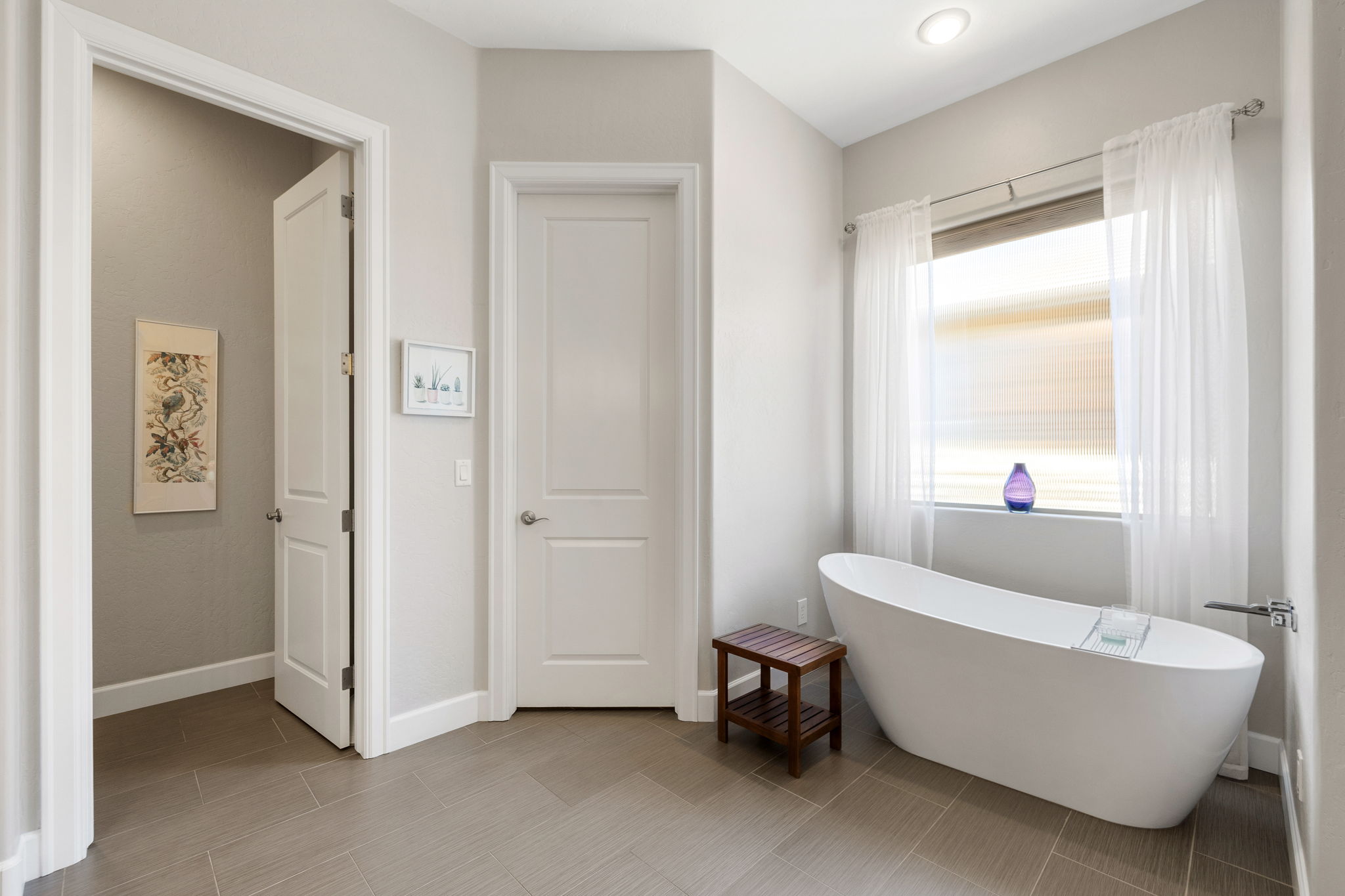 Primary Bathroom (3)