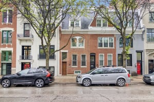 N La Salle Dr 2-S2804-001.jpg