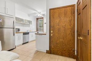 N La Salle Dr 2-S2804-007.jpg