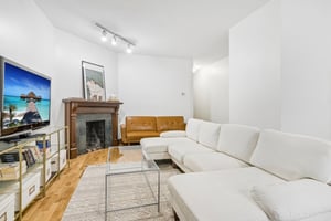 N La Salle Dr 2-S2804-011.jpg