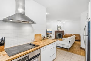 N La Salle Dr 2-S2804-016.jpg