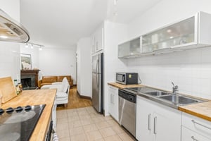 N La Salle Dr 2-S2804-017.jpg