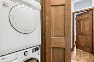 N La Salle Dr 2-S2804-021.jpg
